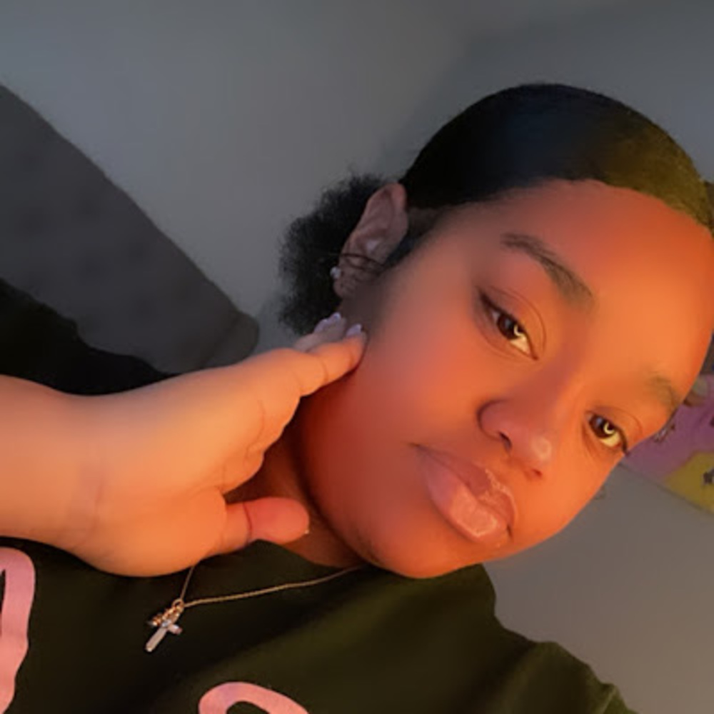 Meet your Posher, Camia